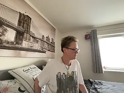 Curvy-Jinx online show from March 9, 2026, 8:51 am