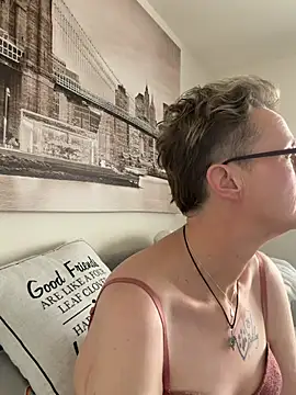 Curvy-Jinx online show from February 20, 2026, 9:11 am