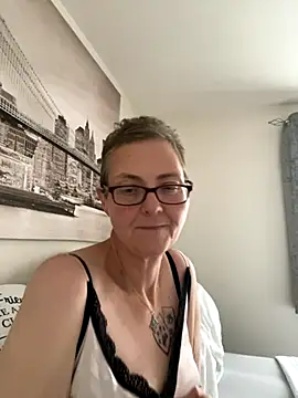 Curvy-Jinx online show from October 19, 2025, 1:36 pm