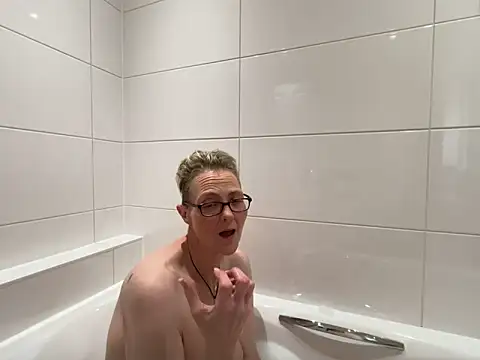 Curvy-Jinx online show from April 9, 2026, 12:33 pm