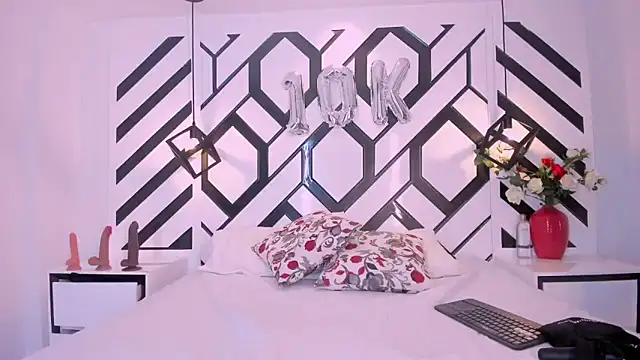 Snapshot of VictoriaKroft chatting on September 26, 2025, 12:56 pm VictoriaKroft online show from September 26, 2025, 12:56 pm