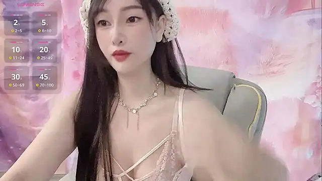 Snapshot of Crush-7ii chatting on October 19, 2025, 12:35 am Crush-7ii online show from October 19, 2025, 12:35 am