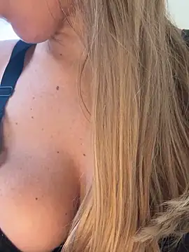 Snapshot of sailor_titti chatting on October 18, 2025, 11:45 am sailor titti online show from October 18, 2025, 11:45 am