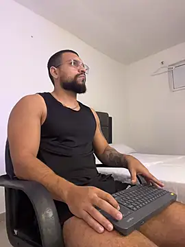 Snapshot of vincentjaxon chatting on November 5, 2025, 10:40 am vincentjaxon online show from November 5, 2025, 10:40 am