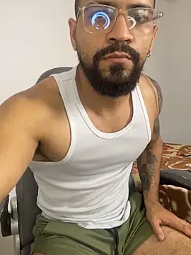 Snapshot of vincentjaxon chatting on February 6, 2026, 12:23 pm vincentjaxon online show from February 6, 2026, 12:23 pm