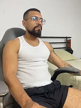 Snapshot of vincentjaxon chatting on February 19, 2026, 1:35 am vincentjaxon online show from February 19, 2026, 1:35 am