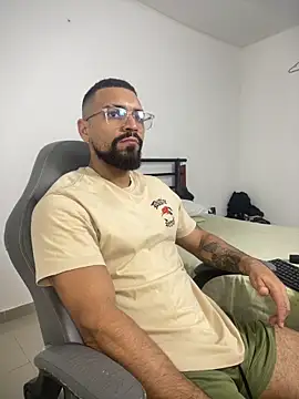 Snapshot of vincentjaxon chatting on February 14, 2026, 6:52 pm vincentjaxon online show from February 14, 2026, 6:52 pm