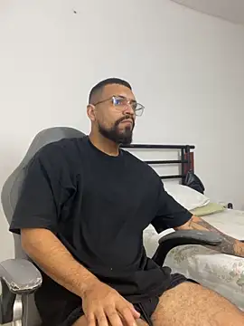 Snapshot of vincentjaxon chatting on February 17, 2026, 12:02 pm vincentjaxon online show from February 17, 2026, 12:02 pm