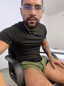 Snapshot of vincentjaxon chatting on October 31, 2025, 1:57 am vincentjaxon online show from October 31, 2025, 1:57 am