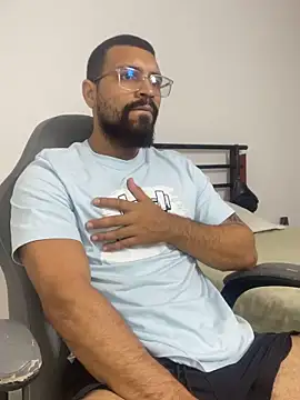 Snapshot of vincentjaxon chatting on March 1, 2026, 6:19 pm vincentjaxon online show from March 1, 2026, 6:19 pm