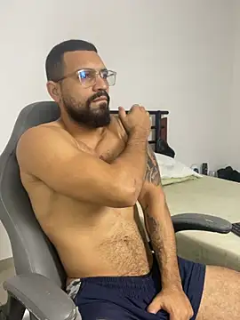 Snapshot of vincentjaxon chatting on February 10, 2026, 11:20 am vincentjaxon online show from February 10, 2026, 11:20 am