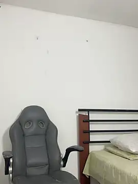 Snapshot of vincentjaxon chatting on February 23, 2026, 12:39 pm vincentjaxon online show from February 23, 2026, 12:39 pm