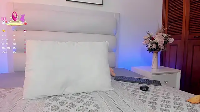Snapshot of Natasha_stone_ chatting on September 22, 2025, 1:17 pm Natasha stone online show from September 22, 2025, 1:17 pm