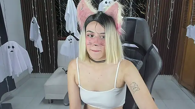 Anna17  online show from October 28, 2025, 11:09 am