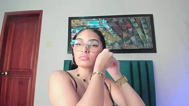 Snapshot of LunaAspen_ chatting on November 8, 2025, 5:49 pm LunaAspen online show from November 8, 2025, 5:49 pm