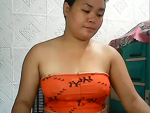 CreamyPussy4uxx online show from April 28, 2026, 2:38 am