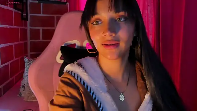 MelanyOconner online show from October 28, 2025, 4:39 pm