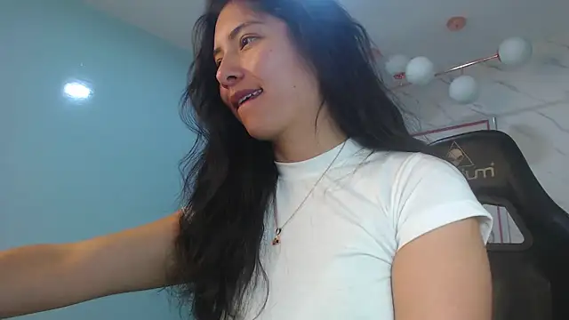 Snapshot of victoria_hernandez_t_ chatting on May 25, 2026, 1:21 pm victoria hernandez t online show from May 25, 2026, 1:21 pm