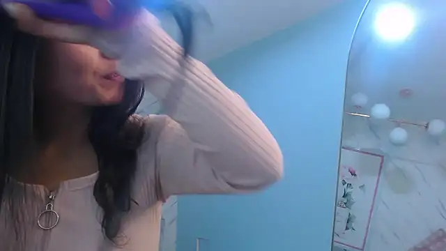 Snapshot of victoria_hernandez_t_ chatting on April 23, 2026, 1:02 pm victoria hernandez t online show from April 23, 2026, 1:02 pm
