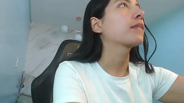 Snapshot of victoria_hernandez_t_ chatting on May 6, 2026, 1:04 pm victoria hernandez t online show from May 6, 2026, 1:04 pm