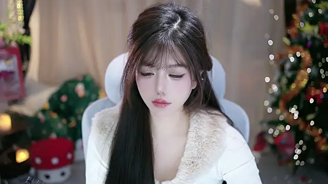 Snapshot of Fortune2Me chatting on December 15, 2025, 5:57 am Fortune2Me online show from December 15, 2025, 5:57 am