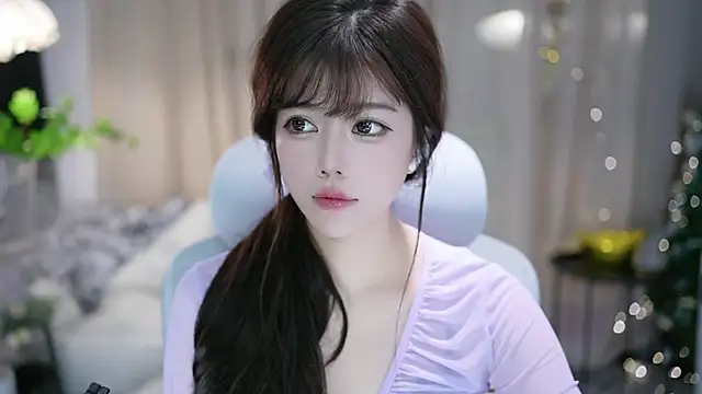 Snapshot of Fortune2Me chatting on November 16, 2025, 5:45 am Fortune2Me online show from November 16, 2025, 5:45 am