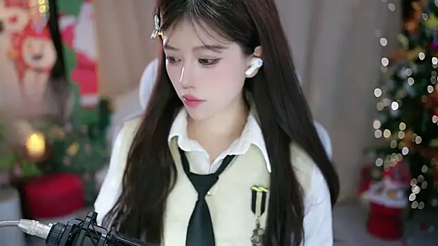 Snapshot of Fortune2Me chatting on December 23, 2025, 6:12 am Fortune2Me online show from December 23, 2025, 6:12 am