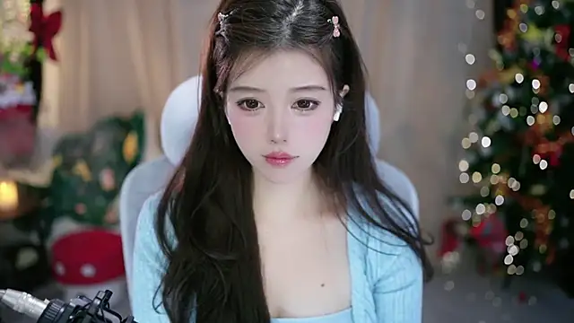 Snapshot of Fortune2Me chatting on December 22, 2025, 5:51 am Fortune2Me online show from December 22, 2025, 5:51 am