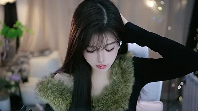 Snapshot of Fortune2Me chatting on December 4, 2025, 5:50 am Fortune2Me online show from December 4, 2025, 5:50 am