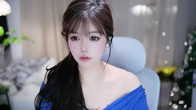 Snapshot of Fortune2Me chatting on November 12, 2025, 5:55 am Fortune2Me online show from November 12, 2025, 5:55 am