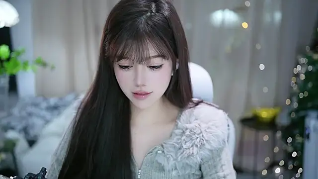 Snapshot of Fortune2Me chatting on November 17, 2025, 5:55 am Fortune2Me online show from November 17, 2025, 5:55 am