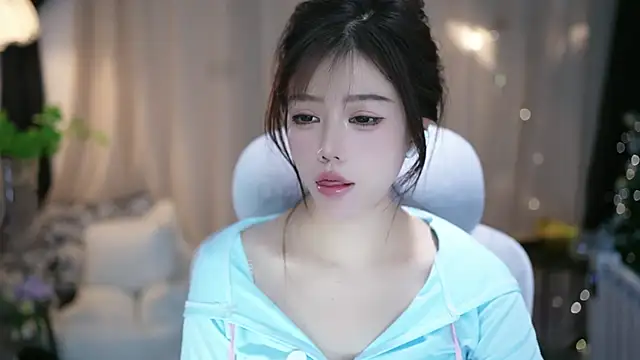 Snapshot of Fortune2Me chatting on December 2, 2025, 5:42 am Fortune2Me online show from December 2, 2025, 5:42 am