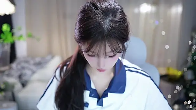 Snapshot of Fortune2Me chatting on November 5, 2025, 5:10 am Fortune2Me online show from November 5, 2025, 5:10 am