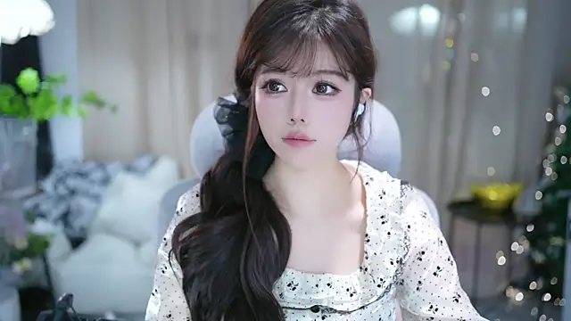 Snapshot of Fortune2Me chatting on November 21, 2025, 6:01 am Fortune2Me online show from November 21, 2025, 6:01 am