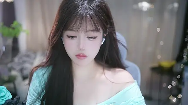 Snapshot of Fortune2Me chatting on November 28, 2025, 5:40 am Fortune2Me online show from November 28, 2025, 5:40 am