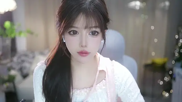 Snapshot of Fortune2Me chatting on November 26, 2025, 5:40 am Fortune2Me online show from November 26, 2025, 5:40 am