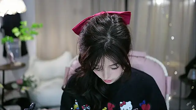 Snapshot of Fortune2Me chatting on October 13, 2025, 4:58 am Fortune2Me online show from October 13, 2025, 4:58 am