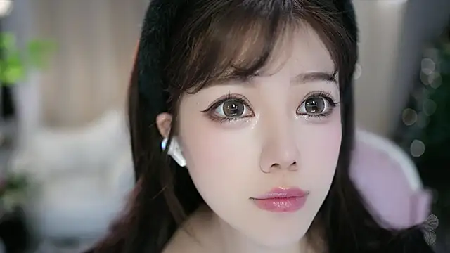 Snapshot of Fortune2Me chatting on October 20, 2025, 5:20 am Fortune2Me online show from October 20, 2025, 5:20 am