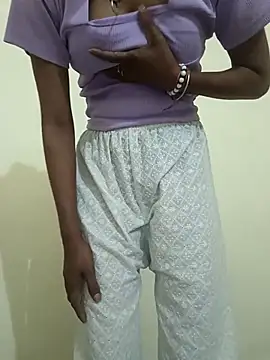 Snapshot of Alia-00 chatting on December 4, 2025, 4:22 am Alia-00 online show from December 4, 2025, 4:22 am