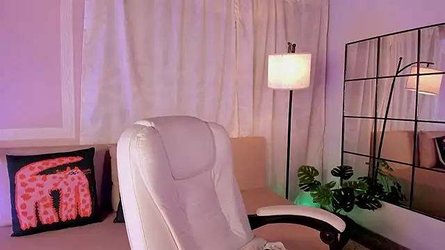 Snapshot of kissme_cutie chatting on March 18, 2026, 7:37 pm kissme cutie online show from March 18, 2026, 7:37 pm