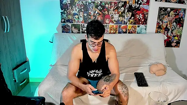 CamCumBoy online show from January 8, 2026, 4:18 am