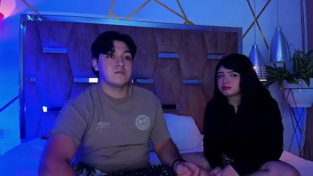 EmilyANDrew  online show from November 13, 2025, 5:00 am