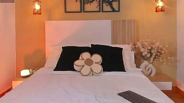 Camila Bustamante online show from October 10, 2025, 3:24 pm