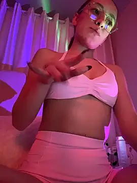 Snapshot of Ellie_lowell chatting on April 7, 2026, 4:14 am Ellie lowell online show from April 7, 2026, 4:14 am