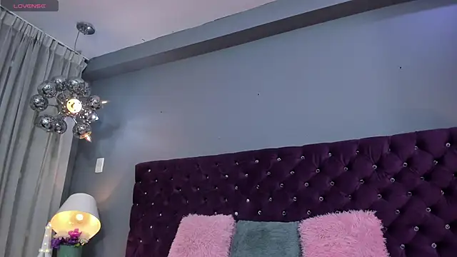 Snapshot of RedAngel1- chatting on September 27, 2025, 4:07 am RedAngel1- online show from September 27, 2025, 4:07 am