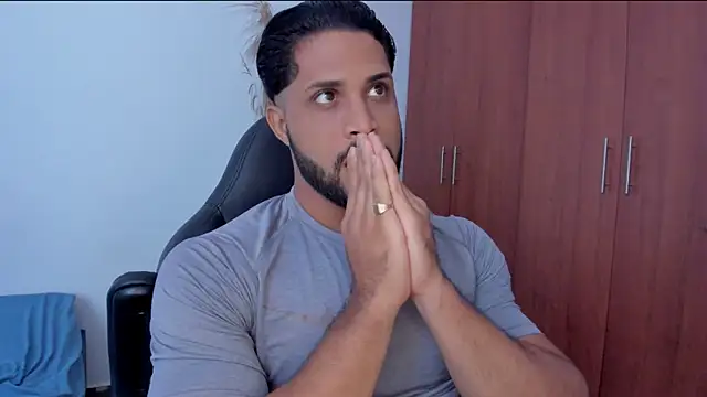 Snapshot of Pier_Simons chatting on March 31, 2026, 12:51 pm Pier Simons online show from March 31, 2026, 12:51 pm