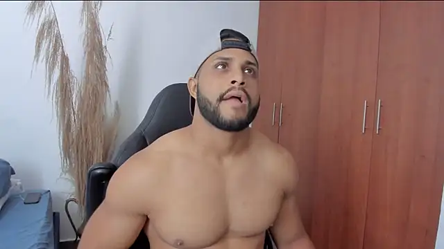 Snapshot of Pier_Simons chatting on April 4, 2026, 7:20 pm Pier Simons online show from April 4, 2026, 7:20 pm