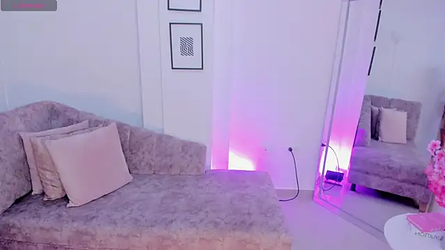 Snapshot of July_Adams chatting on September 28, 2025, 12:23 pm July Adams online show from September 28, 2025, 12:23 pm