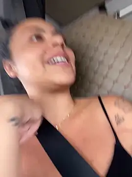 Chloe Leaozinho online show from October 19, 2025, 3:59 pm