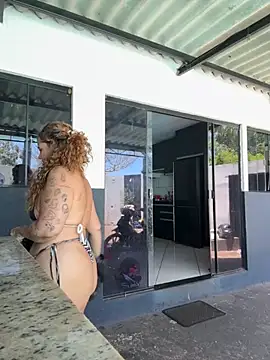 Chloe Leaozinho online show from November 11, 2025, 3:07 pm